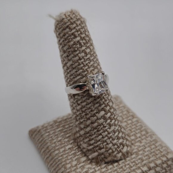 Size 7 Sterling Silver Rectangle Cubic Zirconia Clear Gem Ring A3746 - Picture 3 of 9